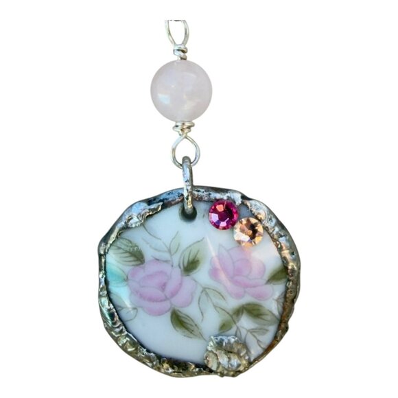 SOLD! Vintage Broken China Floral Pendant - 925 Silver Rose Quartz | Alma Antigu - Picture 5 of 17